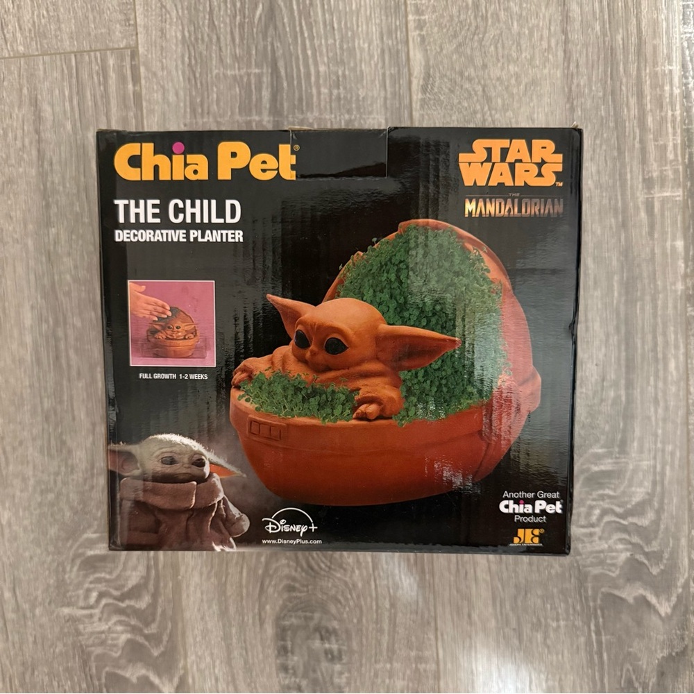 Chia Pet Star Wars The Child Mandolorian Decorative Clay Planter